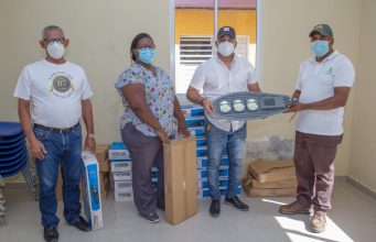 CAC entrega lámparas en Mena y Palo Alto