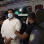 Esta-imagen-muestra-el-momento-en-que-el-suspendido-administrador-de-la-Loteria-Luis-Maisichell-Dicent-era-llevado-a-la-Fiscalia-del-Distrito-Nacional.