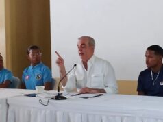 Presidente Abinader declara prioritaria situación de aulas en Bahoruco luego de escuchar estudiantes.
