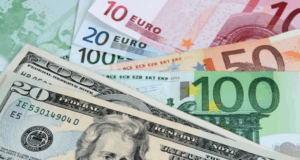 Dólar bajó un centavo y el euro 12; eran vendidos a $63.10 y $76.36