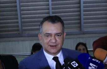 El presidente de la JCE advierte portadores de cédula falsas «van a caer presos» si van a renovarla