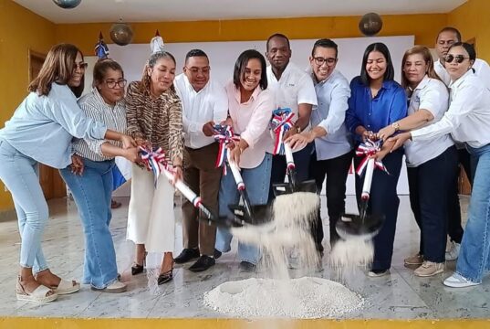 Dan primeros palazos para construir dotación policial y remozar Xaragua Club.