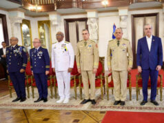 Abinader premia la permanencia en los cuerpos castrenses