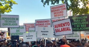 Agrónomos marchan al Palacio en demanda aumento salarial