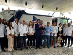 Secretario LMD entrega camión volteo alcaldesa de Los Ríos