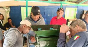 UTEPDA inicia entrega de 100 despulpadoras a caficultores de la Sierra de Neiba