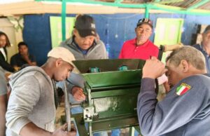 UTEPDA inicia entrega de 100 despulpadoras a caficultores de la Sierra de Neiba