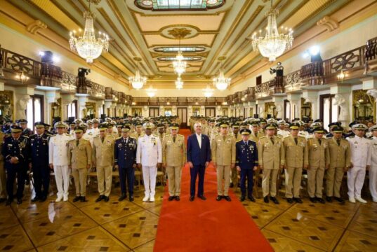 Presidente Abinader reconoce labor de Fuerzas Armadas y la Policía Nacional