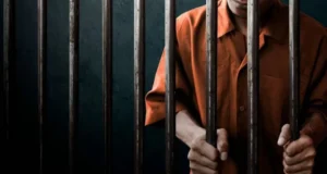 Dictan prisión preventiva a tres hombres imputados por matar a un joven a machetazos en El Almirante