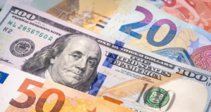 Dólar subió 79 centavos y euro 16; eran vendidos 61.04 y 72.11