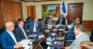 Comisión de Transporte y Telecomunicaciones del Senado escucha a representantes del sector aeronáutico dominicano