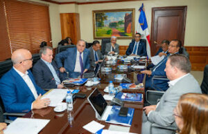 Comisión de Transporte y Telecomunicaciones del Senado escucha a representantes del sector aeronáutico dominicano