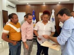 Gobernadora y alcaldes coordinan mejoras eléctricas con director de EDESUR