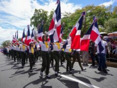 AZUA: Presidente dominicano asiste a desfile por aniversario