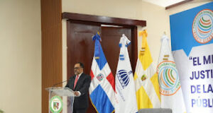 Antoliano Peralta dicta conferencia “El Ministerio de Justicia en el marco de la Administración Pública Dominicana”