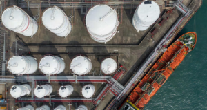 El petróleo sigue a la baja tras palabras de Trump sobre Irán