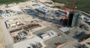 Luis Abinader inaugura una termoeléctrica en Manzanillo