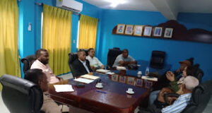 Juntas de regantes de la región Enriquillo se reúnen con autoridades del consorcio Azucarero central para analizar acuerdo técnico de 2006.