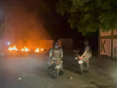 Bloquean carretera Barahona-Bahoruco en protesta contra los apagones