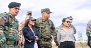 Ministro Defensa y Embajadora EEUU recorren zona fronteriza