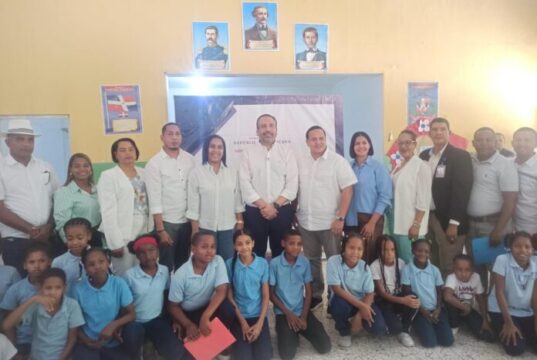 INEFI entrega cuatro canchas remozadas y utilería deportiva en Tamayo