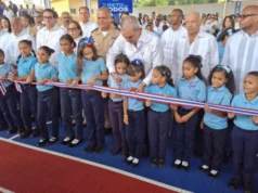 Presidente Abinader fortalece espacios deportivos-escolares con inauguración de dos techados en Centros Educativos de Santiago