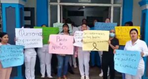 Enfermeras paralizan labores en 3 hospitales públicos Santiago