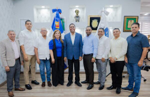 Alcaldesa de los ríos sostiene encuentro con presidente de la lmd, gestiona terminación y equipamiento de funeraria municipal.