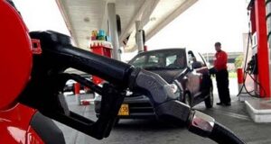 Gobierno sube otros 10 pesos a precios gasolinas; congela el gas