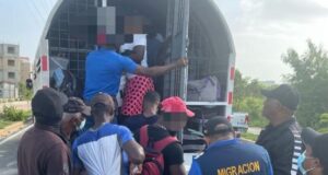 Migración deportó a casi mil haitianos ilegales en 24 horas