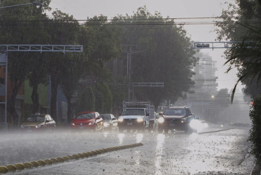 Indomet anuncia lluvias para hoy a causa de una vaguada