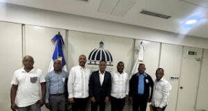 Comisión de la provincia Bahoruco gestiona continuación de electrificación de comunidades rurales de la Sierra de Neiba