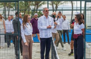 Luis Abinader y Carolina Mejía inauguran Malecón Deportivo