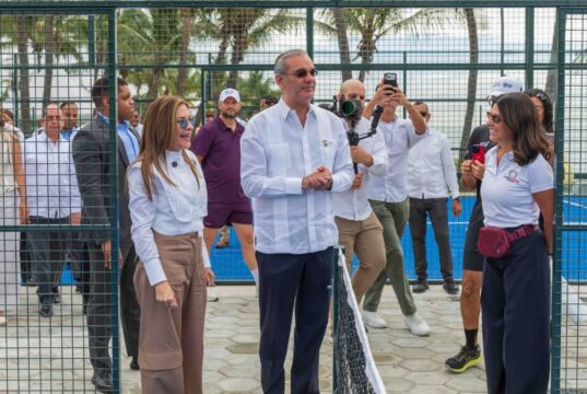Luis Abinader y Carolina Mejía inauguran Malecón Deportivo