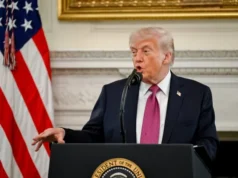 Trump dice que Irán le informó que están en “estado de colapso” y quieren reabrir Ormuz