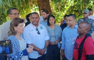 Vicepresidenta Raquel Peña visita zonas afectadas por inundaciones en el Estero de Neiba