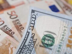 Dólar bajó 14 cts. y euro subió; eran vendidos a $60.26 y $72.89