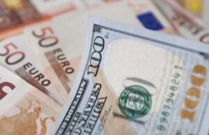 Dólar bajó 14 cts. y euro subió; eran vendidos a $60.26 y $72.89