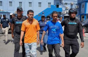 Se entregan a PN dos habrían participado en asesinato mayor