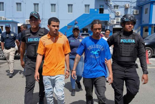 Se entregan a PN dos habrían participado en asesinato mayor