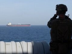 Trump ordena destruir barcos que coloquen minas en Ormuz