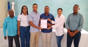 Alcalde de Neiba destaca avances de trabajos de muralizacion de Plaza Cívica y parque Apolinar Perdomo