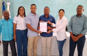 Alcalde de Neiba destaca avances de trabajos de muralizacion de Plaza Cívica y parque Apolinar Perdomo