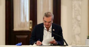 Abinader promulgó ley elimina candidaturas independientes