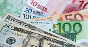 Dólar bajó 11 cts. y euro subió 3; eran vendidos a 61.20 y 72.39