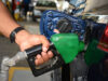 Gobierno aumenta 9 y 7 pesos a gasolinas premium y regular