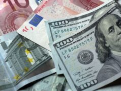 Dólar bajó 90 cts. y el euro 17; eran vendidos a $60.28 y $72.58