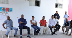 Gobierno entrega electrodomésticos a familias afectadas por inundaciones en el Estero y Las Clavellinas, Neiba