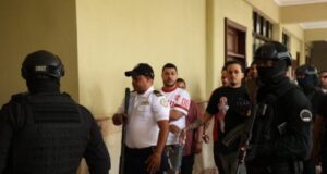 Dictan tres meses de prisión preventiva a 7 motoristas por muerte de chofer en Santiago