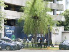 Hombre muere tras caer desde el cuarto piso de plaza Central